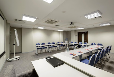 Конференц-зал «Май» в Конференц-зал «Сентябрь»