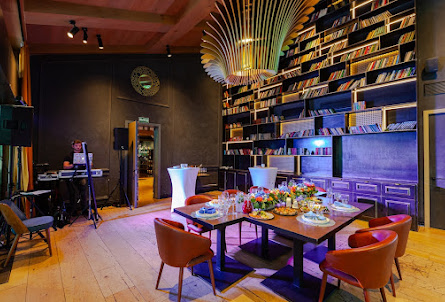 Библиотека  в Французский балкон 