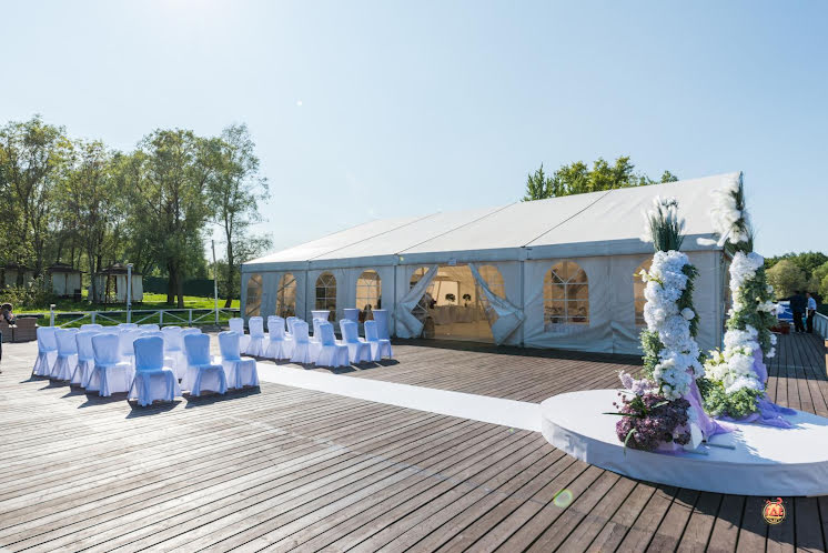 Шатер у пруда в «Sofrino Park» фотография №16