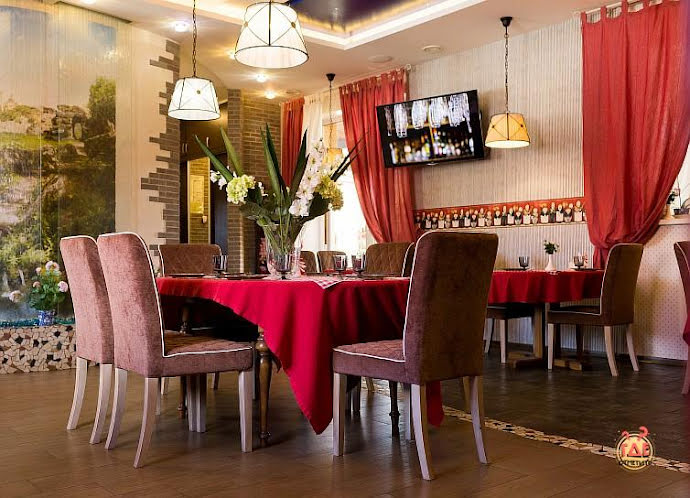 Основной зал в «Шале» фотография №5