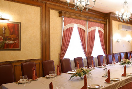 Ресторан «Гостиная» в Ресторан «У дуба»