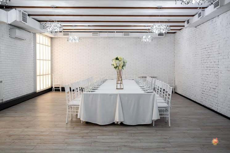 Банкетный зал  в «Банхоф на Мира» фотография №1