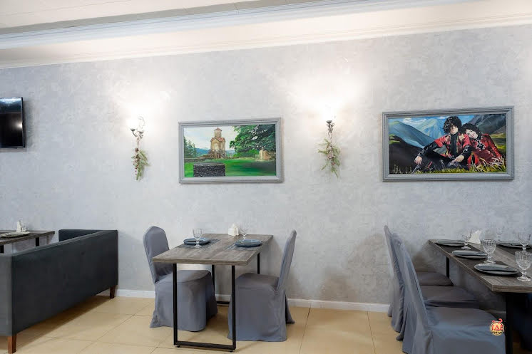 Средний зал  в «Иверия на Вокзальном спуске» фотография №6