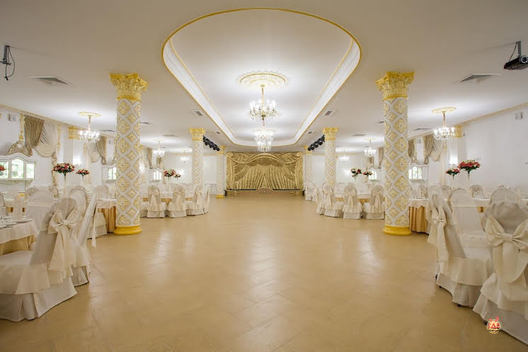 Золотой зал  в «Весенний дворец» фотография № 1