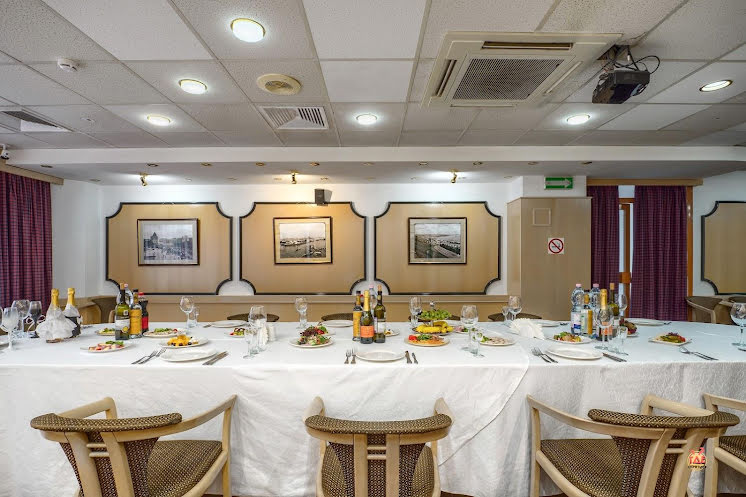 Зал Boutique Whisky bar в «Чайка и Бурлак» фотография №5