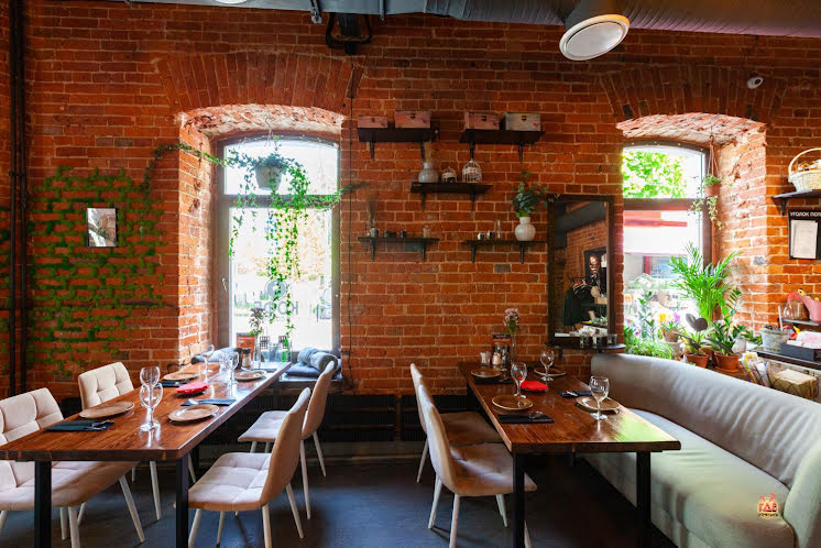 Зал ресторана в «Вах Хинкали на Холодильном» фотография №15