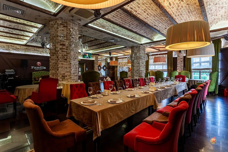 Основной зал в «Familia» фотография №12