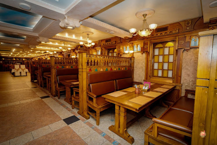 Зал ресторана  в «Готика на Ангарской» фотография №13