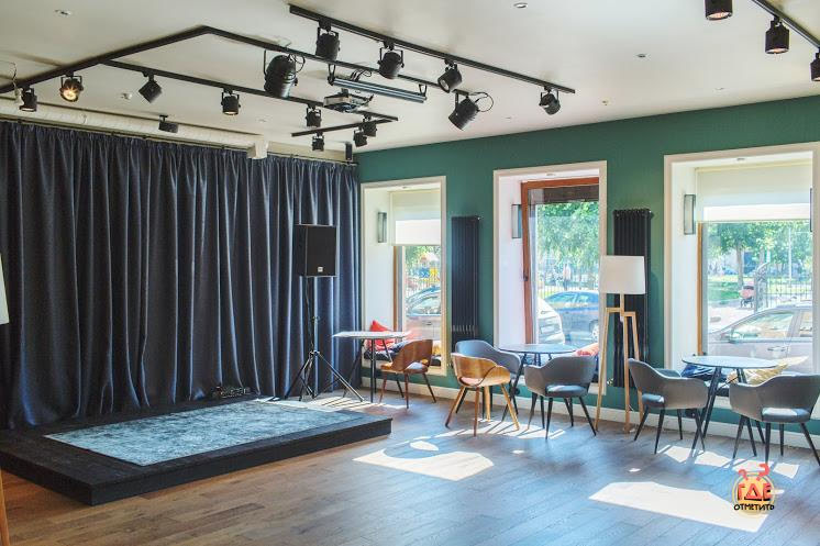 Основной зал в «Книги и кофе» фотография №1