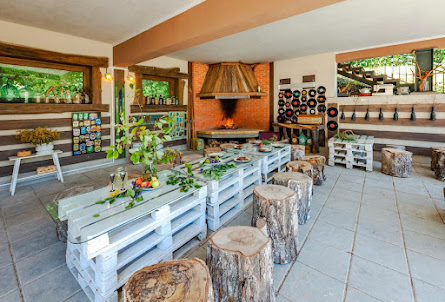 Зал «Застольный» в Зал «Библиотека»