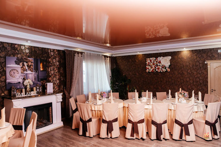 Каминный зал в «Вилла» фотография №12