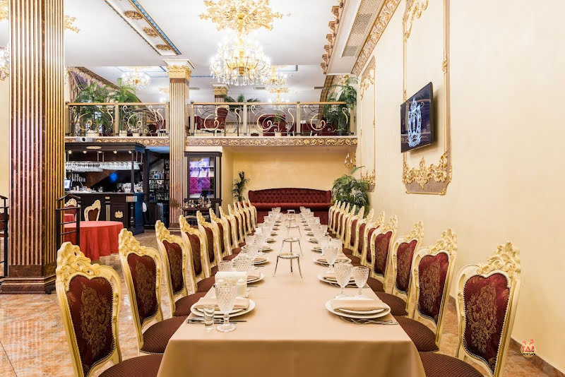 Император Холл фотография №15