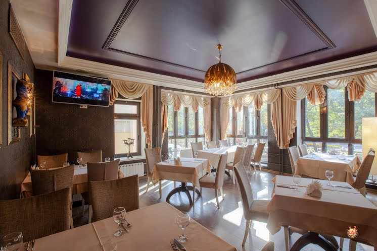 Зал ресторана на 2 этаже в «Сандал» фотография №5