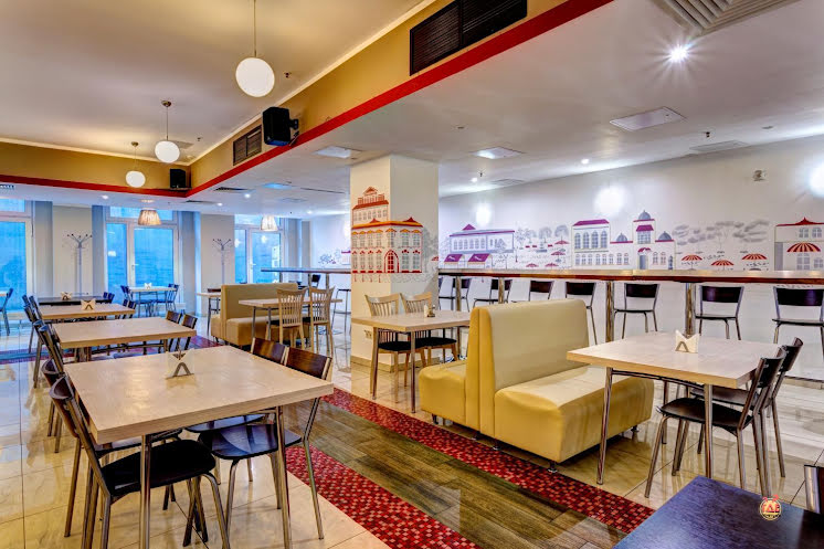 Основной зал в ««Трапеza» на Нижнем Сусальном переулке» фотография №3