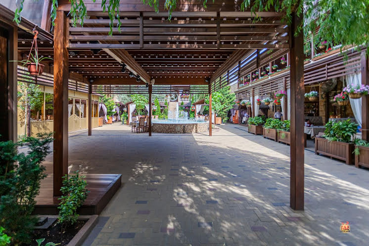 Летняя терраса в «Ресторанный комплекс «Старый Колодец»» фотография №7