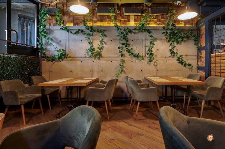 Зал на 1 этаже в «Корова на бочке на Карла Маркса» фотография №4