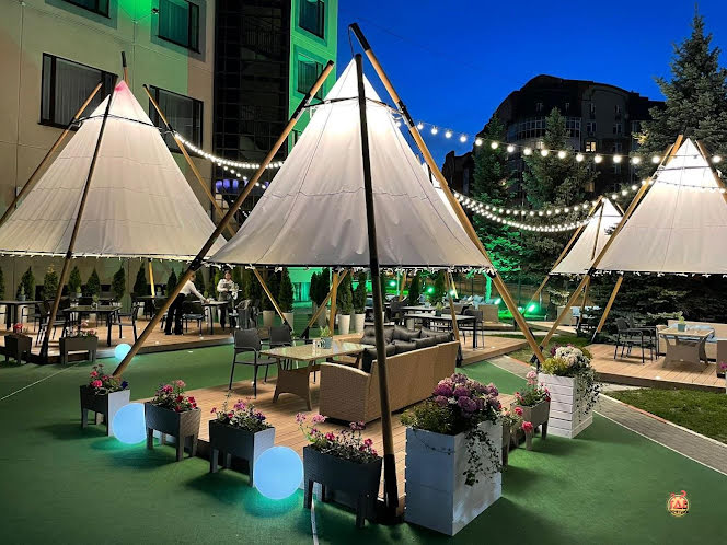 Летняя Терраса SHATER в «DoubleTree by Hilton Tyumen» фотография № 1