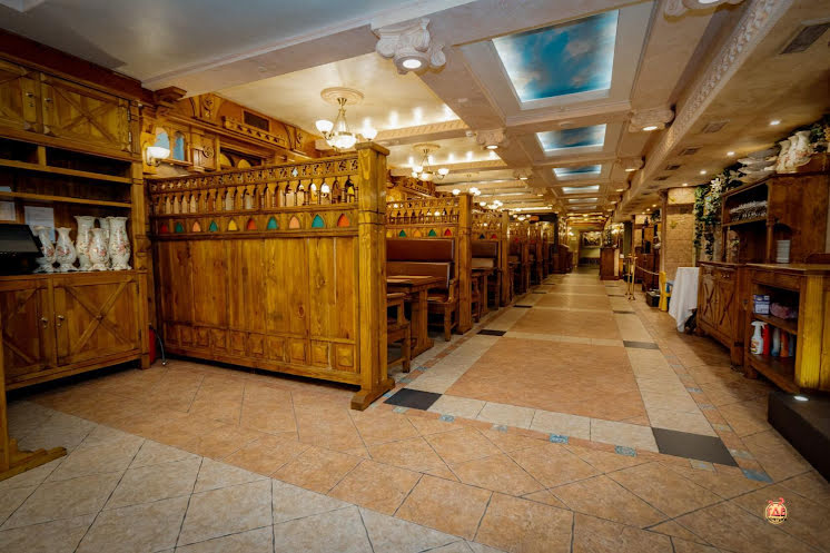 Зал ресторана  в «Готика на Ангарской» фотография №15