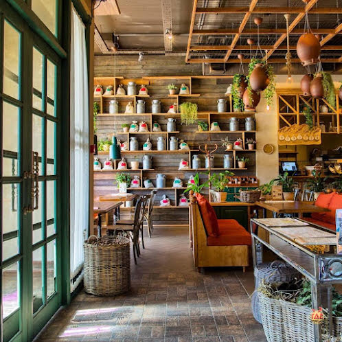 Основной зал в «Хачапури и Вино на Молодёжном» фотография №7