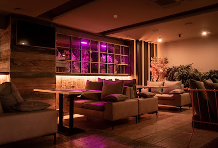 Зал на 2 этаже  в Зал на 1 этаже