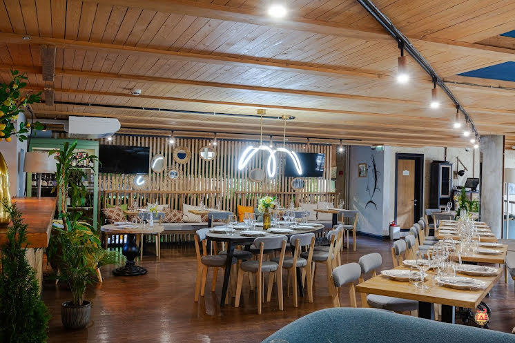 Зал на 2 этаже в «Food Embassy» фотография №9