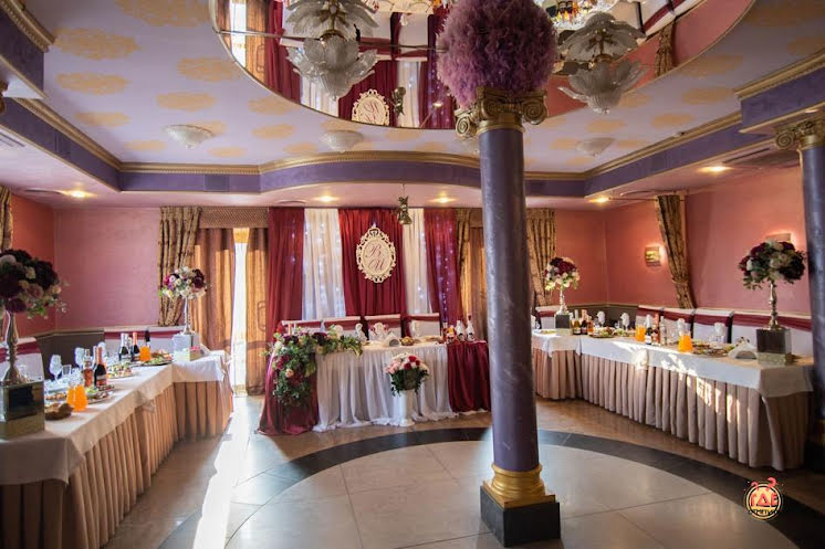 Основной зал в «Вилла Гламур» фотография №13