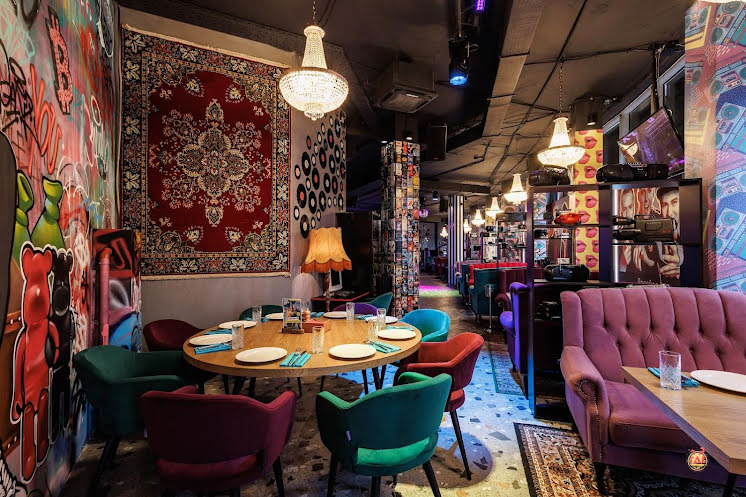 Основной зал в «Руки ВВерх! Бар Химки» фотография №13