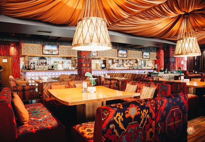 Основной зал в «Тапчан на Радонежского» фотография №5