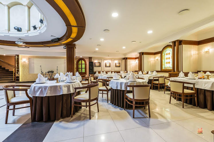 Большой зал в «ЛЕОН на Металлургов» фотография №6