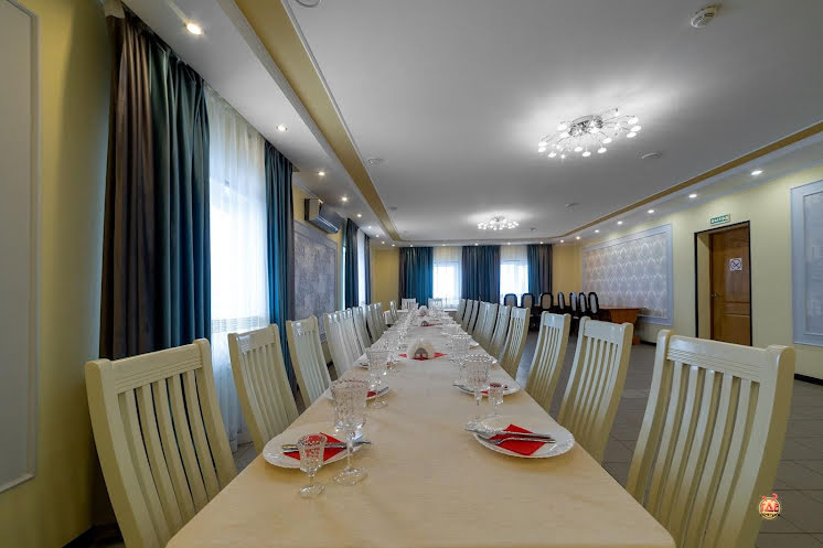 Основной зал  в «Neon» фотография №4