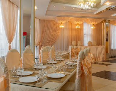  ресторан У Озера ​на Героев Космоса