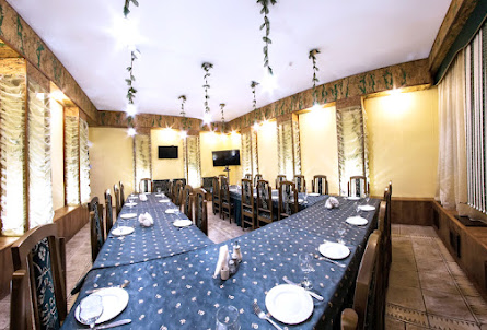 Зал «Сады Семирамиды» в Зал «Пещера Диониса»