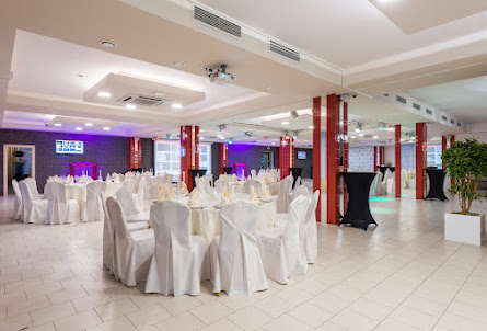 Основной зал в Каминный зал