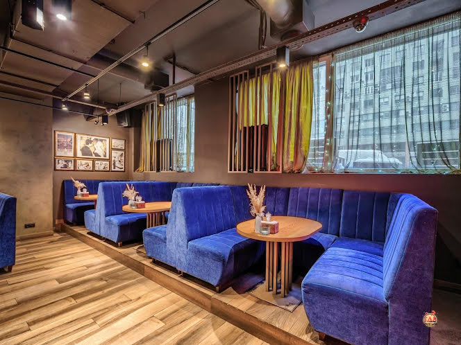 Зал ресторана  в «BAR&JOY» фотография №2