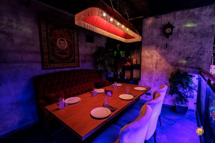 Зал на втором этаже в «Руки ВВерх! Бар Мытищи» фотография №8