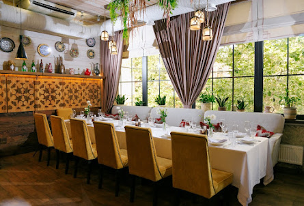 Основной зал  в Тбилисский дворик