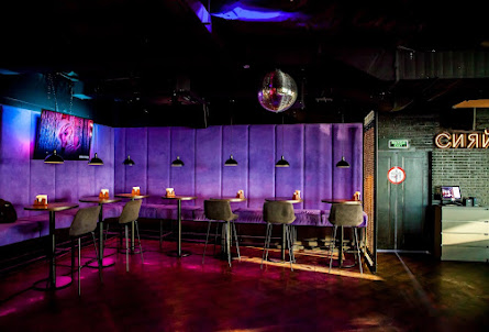 Основной зал  в VIP-зал 