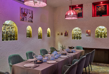 Зал ресторана Барев в Караоке-зал