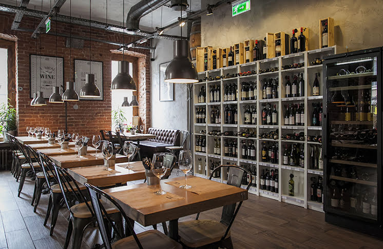 Основной зал в «Хлеб и вино на Тверской» фотография №6