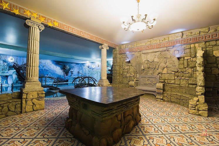 Зал с бассейном в «Замок в долине» фотография №10