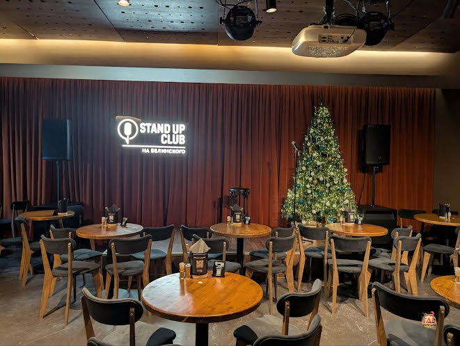 Основной зал в «StandUp клуб на Белинского» фотография №3