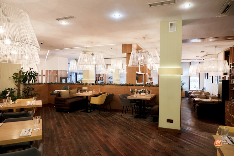 Основной зал в «BONA CAPONA на Комендантском» фотография №7