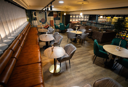 Большой зал  в Малый зал