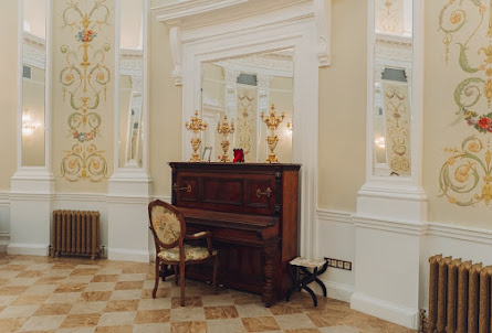 Зал "Ротонда" в Зал "Тронный"