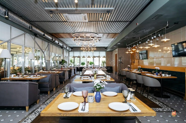 Основной зал в «Хинкальная на Достоевского» фотография №8