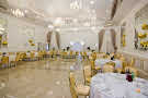 Зеркальный зал в «Версаль»