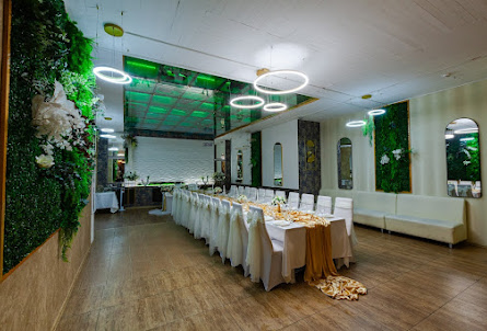 Основной зал  в Серебряный зал 