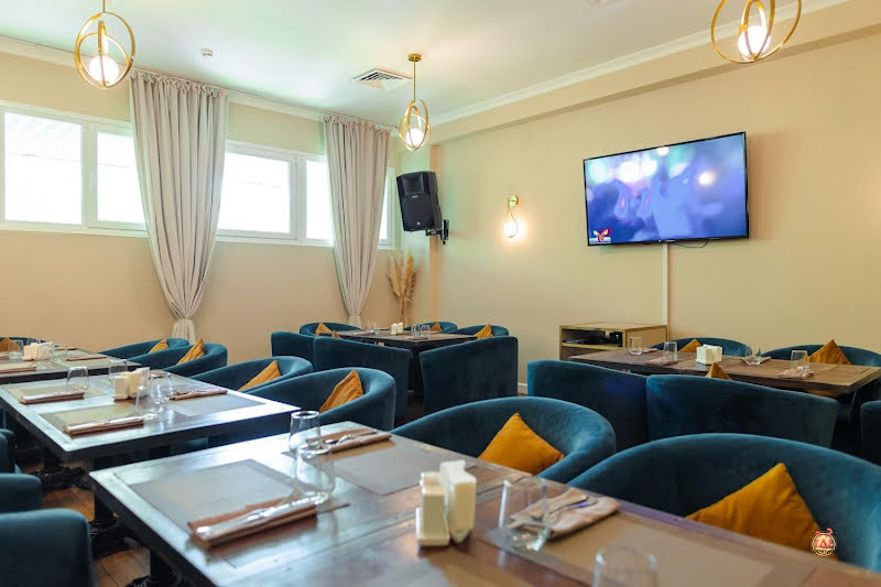 Сытый лось на Коломенской фотография №4