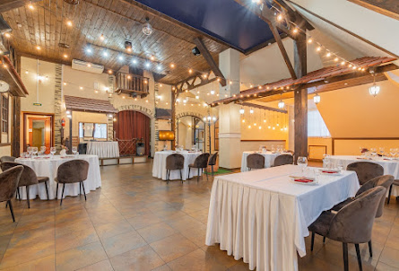 Швейцарский зал  в Белый зал 