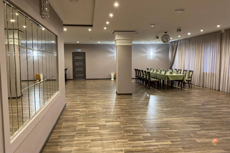 Основной зал в «Вернисаж» фотография №5